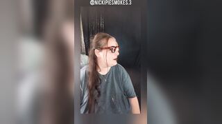 Smokin' Beauty Live Stream Chatting