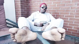 I touch myself, and I display my feet (2025)