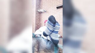 Toe wiggling and sole crossing (2025)