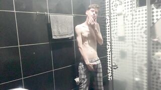 Kedoimath - A twink just showing your body in advance of shower