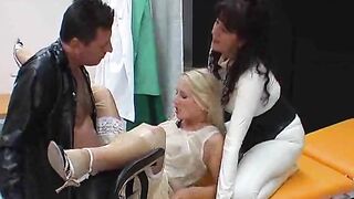 Rubber games at the gyn clinic