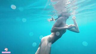 Nude mermaid let me swim with her and I filmed her