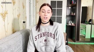 Stedsøster tabte sig ved kort og fik et læs goo i sin fisse