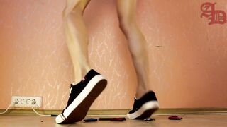 TRANSSEXUAL GIANTESS AMANDA CRUSHES METAL CARS IN SNEAKERS AND WHITE SHORTS - 1 (CRUSH FETISH)