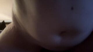 Парень кончил первым, но на помощь приходят его пальцы и вибратор, трахаемся раком-ДОМАШНЕЕ ПОРНО