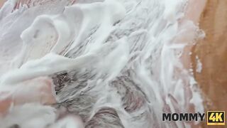 MOMMY4K. Shaving aged snatch and screw