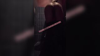 Public Throne-room Masturbation: Bitch showing Butt and Cunt