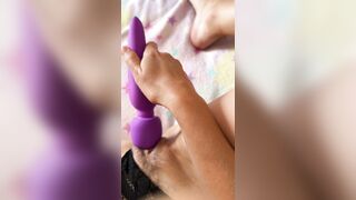 MY BOYFRIEND IS AT WORK AND I DECIDED TO MASTURATE MY VAGINA WITH A DILDO UNTIL CLIMAX