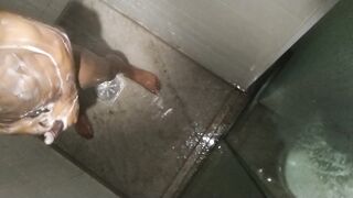 gozando gostoso no banho