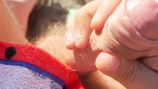 ANSIMA E SBORRA IN PUBBLICO - (ITALIANO) SBORRATA FORTISSIMA E GEMITI CON UN CAZZO ENORME