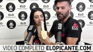 ALMENDRA CHUPA LA BANANA COMO UNA PIJA