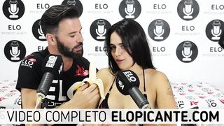 PEQUITAS CHUPA LA BANANA CON CREMA EN EL CUARTO PICANTE