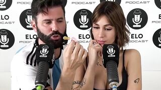 ASI LE GUSTA QUE LE CHUPEN LOS PEZONES A CAMI NAIR