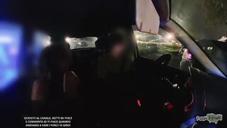 INFILAMELO IN MEZZO ALLA STRADA- TROIA ECCITATA SI FA SCOPARE IN PUBBLICO