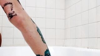 MommyMisfit Shaving & Bathing in a Thunderstorm