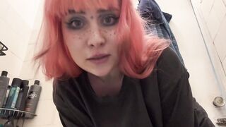 Пописать тебе в ротик?