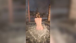 Public Sexy Tub Jet Climax