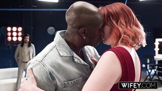 WIFEY Married mother I'd like to fuck Queen Mirage Takes A Giant BBC During the time that Hubby Cheers On