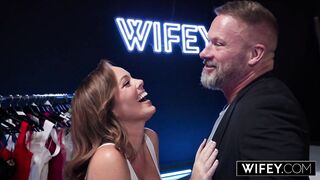 WIFEY Breathtaking Hotwife Amy Lynne Holds Hubby-to-be's Hand As That babe Takes A Biggest BBC