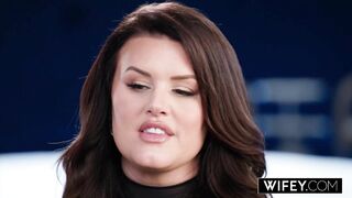 WIFEY Beautiful Curvy Hotwife Lacy Gets Blindfolded For The Ultimate Group sex Surprise