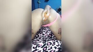 Me masturbo y disfruto de una zanahoria en mi concha