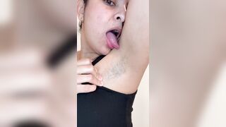 Mostrando mis axilas