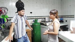 ME FOLLO ALA EMPLEADA DOMESTICA DE LA CASA DE MIS PADRES