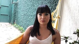 Lina Nakaura mostra as solas gostosas e fala sobre podolatria