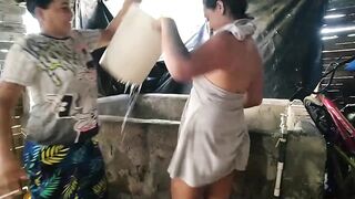 todos los días viene para que le regale agua pero la verdadera razón es que viene para que la folle