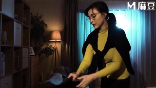 ModelMedia Asia - Let the hot and warm-hearted mother I'd like to fuck Zhong Wanbing take fine care of your jock