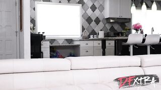 Nasty Chick Soothes Hearbroken Neighbour with Her Juicy Snatch - Sarah Jessie - DFxtra