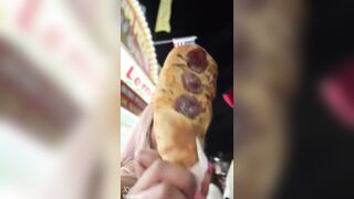 Str8rich saw fijii had her 1st pizza on a stick at rodeo Houston