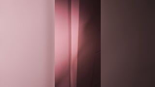 Секретарша мастурбирует в ванной