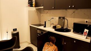 Hawt tattooed golden-haired lengthy hair girl in the kitchen takes her pants off to show her strong vagina an