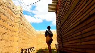 Outdoor Large Booty Twerking...