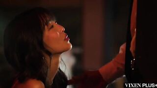 Hawt chanteuse Fibi is lastly willing to make a move on the server at the club where that babe performs until Emiri beats her to it. But Fibi still has an encore up her sleeve, it just might mean a collab with her rival.