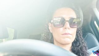 Anale italiano intenso in macchina con buco del culo aperto, sputi, schiaffi in faccia e mani al collo!