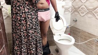 Step Mama Helping Her Injured Step Son to Wash and Tempted Him. Lastly End up with Sucks His Schlong, In advance of Getting Drilled Hard
