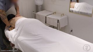 Legit massage client gets a cheerful ending