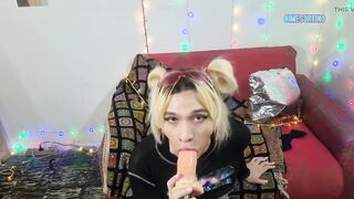 Teen Wanted a Sextoy but Ends up with a Facial