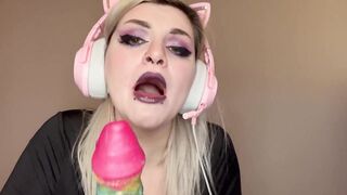 Gamer Hotty Screws Monster Sextoy and Squirts
