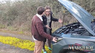 Broken Down on a Country Road - This guy Eats My Twat and Then Bangs Me on the Hood and in the Trunk