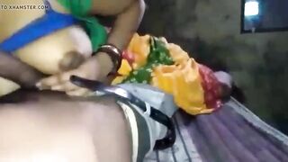 Hawt Village Bhabhi in Oral-Sex Clip