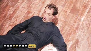 Brazzers - Large Tit Office Whore Nicolette Shea Gets Pounded