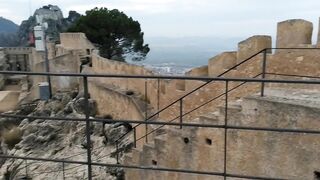 SEXO CON LA GUÍA TURISTICA EN EL CASTILLO DE XATIVA (VALENCIA)
