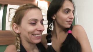 Lola Melo giving a kiss therapy with Melissa and Fefe