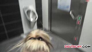 Deutsche Mother I'd Like To Fuck in der Toilette gefickt