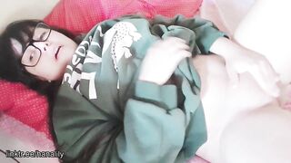 Amateur teen masturbating - Hana Lily