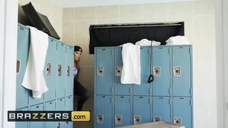 Brazzers - Xander Corvus gets his wang sucked in the locker room