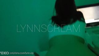 Nenita de Papi Cogiendo en Casa de los Padres mientras Creen que Mira Netflix AUDIO IMPERDIBLE